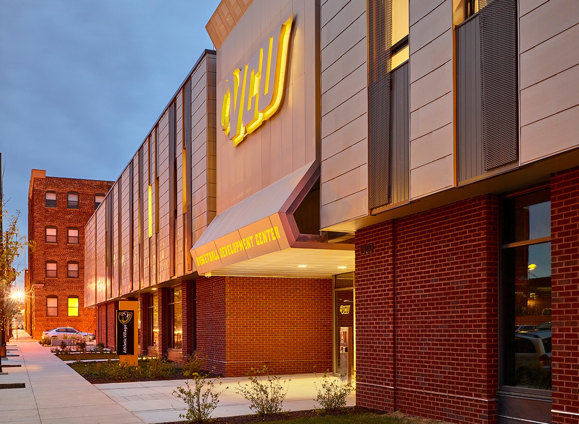 The design celebrates the activities within the facility and strives to connect fans and passersby to the VCU Rams basketball programs.